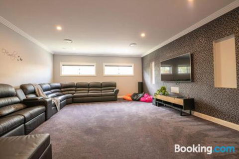 Wentworth Estate 5 Bedroom Luxury Home Sleeps 12 - Accommodation Tasmania 0