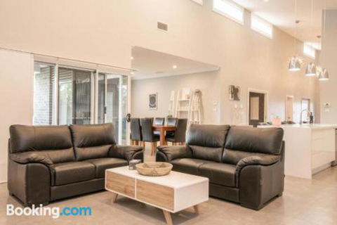 Wentworth Estate 5 Bedroom Luxury Home Sleeps 12 - Accommodation Tasmania 4