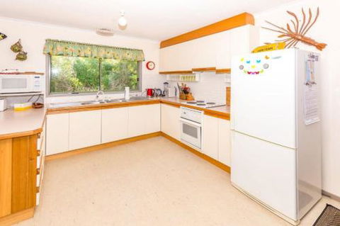 Sixteen Ash Ave Sandy Point - Accommodation Tasmania 3