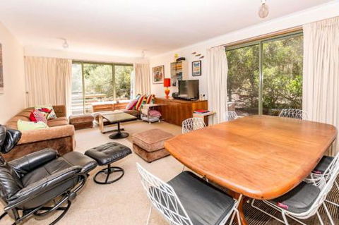 Sixteen Ash Ave Sandy Point - Accommodation Tasmania 4