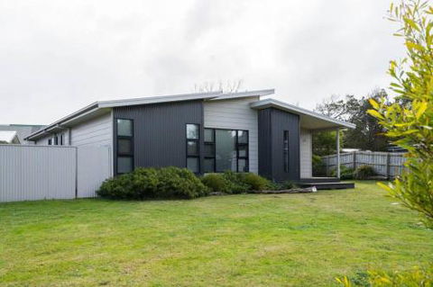 34 Ash Avenue Sandy Point - Accommodation Tasmania 0
