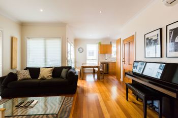KIM 2BDR West Melbourne Apartment - Accommodation Tasmania 2