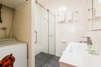 KIM 2BDR West Melbourne Apartment - Accommodation Tasmania 6