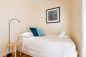 KIM 2BDR West Melbourne Apartment - Accommodation Tasmania 1