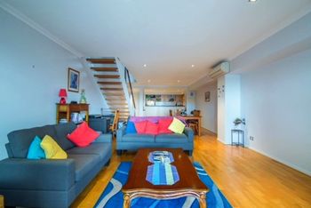 Spacious Apartment With Sea Views - Accommodation Tasmania 4