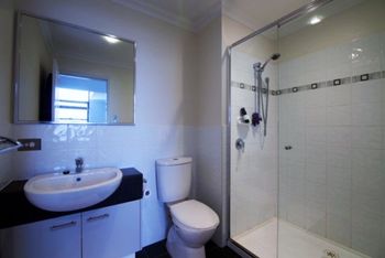 Spacious Apartment With Sea Views - Accommodation Tasmania 3