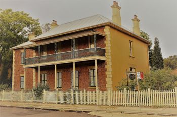 Caledonian Hotel - Accommodation Tasmania 4