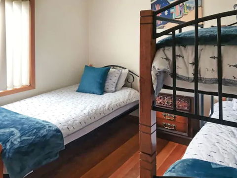 Home Near Shops & Beach - Accommodation Tasmania 0
