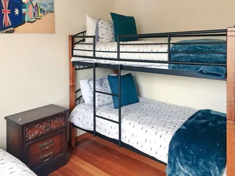 Home Near Shops & Beach - Accommodation Tasmania 5