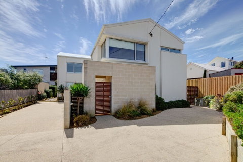 Villa Moyne - Accommodation Tasmania 0