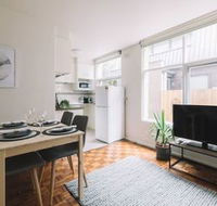 Cosy Melbourne Apartment Close To CBD - Accommodation Tasmania