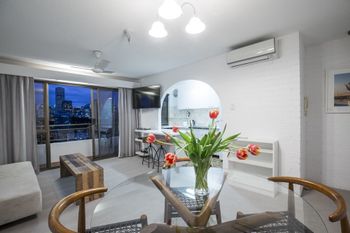 1 BR Park Breathtaking Sydney Skyline - Accommodation Tasmania 4