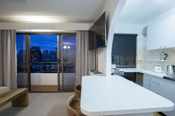 1 BR Park Breathtaking Sydney Skyline - Accommodation Tasmania 6