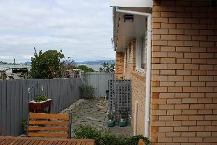 Newly Renovated Unit Waters Edge - Accommodation Tasmania 2