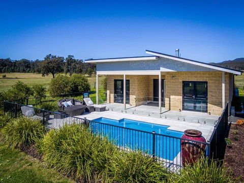 Mandalay Villas - Villa 2 - Accommodation Tasmania 3