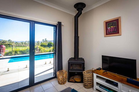 Mandalay Villas - Villa 2 - Accommodation Tasmania 6