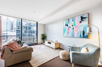 Ella, 1BDR Melbourne Apartment - Accommodation Tasmania 6