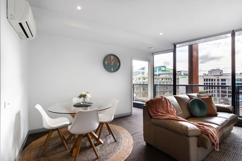 Ella, 1BDR Melbourne Apartment - Accommodation Tasmania 1