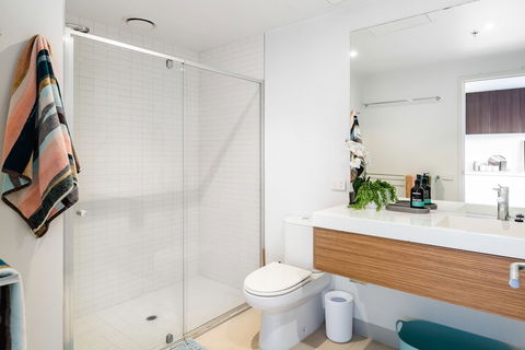 Ella, 1BDR Melbourne Apartment - Accommodation Tasmania 2