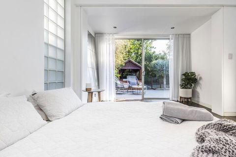 Coogee Luxury Home With Salt Water Pool & Parking - Accommodation Tasmania 6