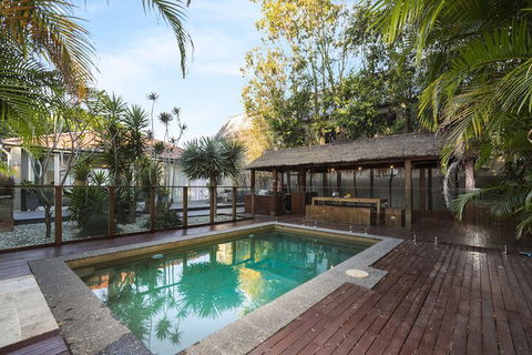Coogee Luxury Home With Salt Water Pool & Parking - Accommodation Tasmania 2