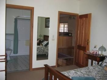 Buttercup Cottage & Private Apartment - Accommodation Tasmania 4