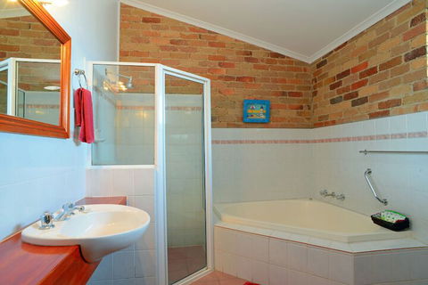 Rest Point Motor Inn - Accommodation Tasmania 7