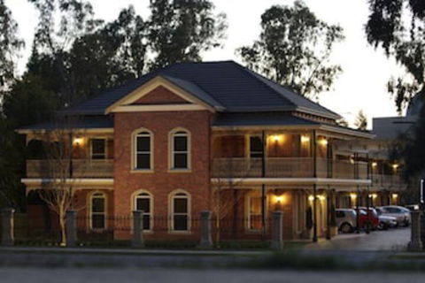 Carlyle Suites & Apartments - Accommodation Tasmania 0
