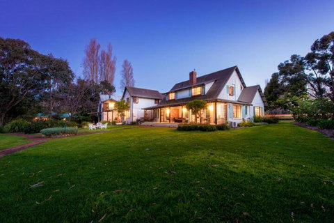 Sienna Estate Lodge & Winery - Accommodation Tasmania 4
