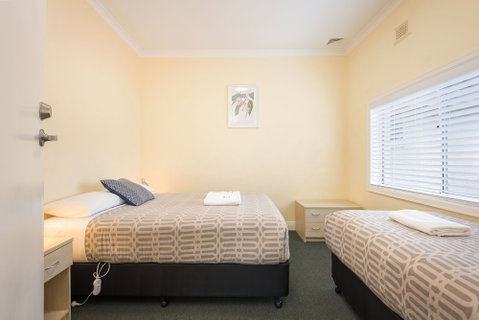 Albany Holiday Units - Accommodation Tasmania 6