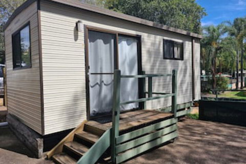 Shady Willows Holiday Park & YHA - Accommodation Tasmania 0