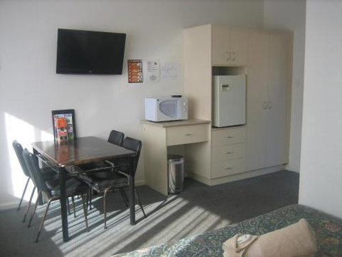 Golden Hills Motel - Accommodation Tasmania 2