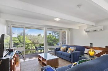 Bayside St Johns Close - Accommodation Tasmania 4