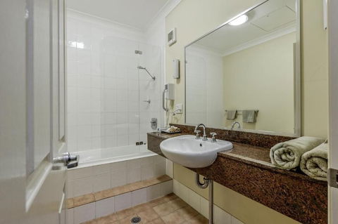 Golden Guitar Motor Inn - Accommodation Tasmania 2