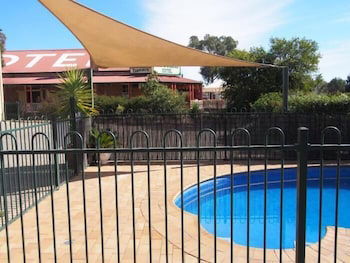 Golden Guitar Motor Inn - Accommodation Tasmania 0