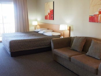 Golden Guitar Motor Inn - Accommodation Tasmania 3