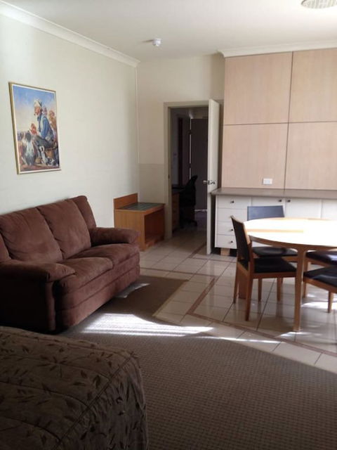 Francis Phillip Motor Inn - Accommodation Tasmania 4