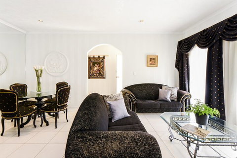 BOUTIQUE STAYS - Brighton Rose - Accommodation Tasmania 3
