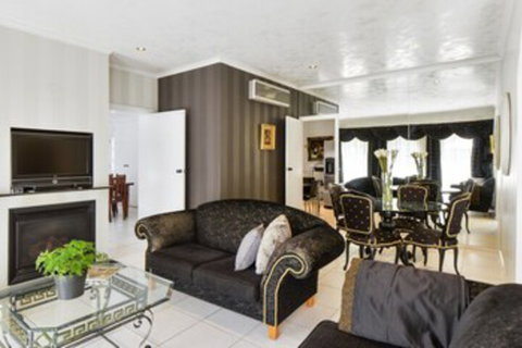 BOUTIQUE STAYS - Brighton Rose - Accommodation Tasmania 0