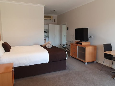 Golden Reef Motor Inn - Accommodation Tasmania 5