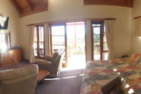 Escape 1770- Adults Only - Accommodation Tasmania 0