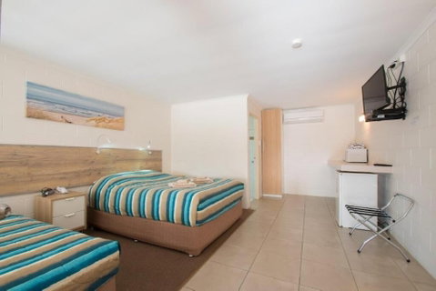 A & A Motel - Accommodation Tasmania 2