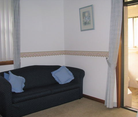 Hill Top Country Guest House - Accommodation Tasmania 1