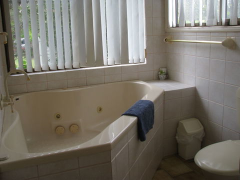 Hill Top Country Guest House - Accommodation Tasmania 2