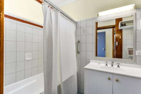 William Macintosh Motor Lodge - Accommodation Tasmania 3