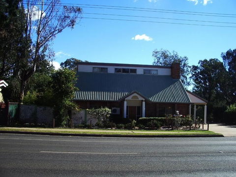 Park House Motor Inn - Accommodation Tasmania 2