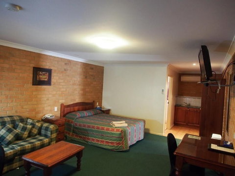 Cobar Town And Country Motor Inn - Accommodation Tasmania 3