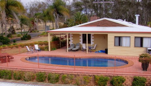 Copper Country Motor Inn & Restaurant - Accommodation Tasmania 2