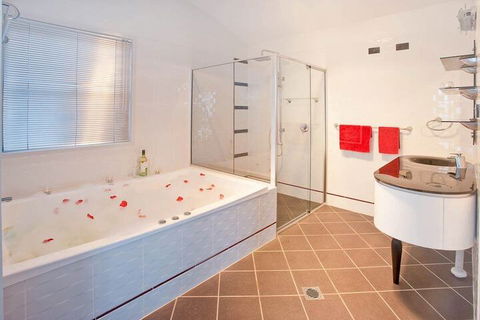 SURFBEACH HOLIDAY PARK - Accommodation Tasmania 3