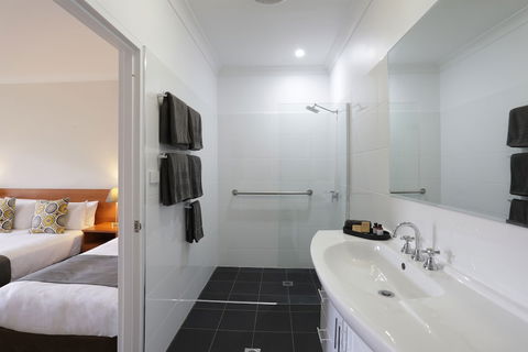 Cadman Motor Inn & Apartments - Accommodation Tasmania 0